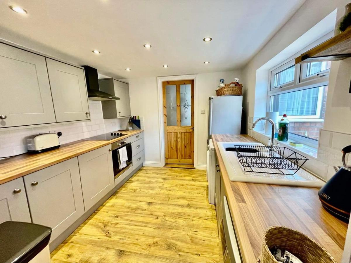 Spacious 3 Bedroom Retreat For Professionals Kingston upon Hull Exterior photo