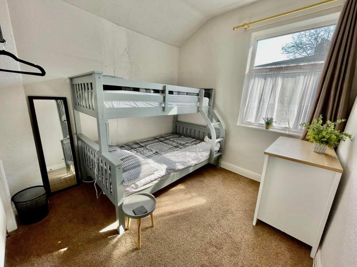 Spacious 3 Bedroom Retreat For Professionals Kingston upon Hull Exterior photo