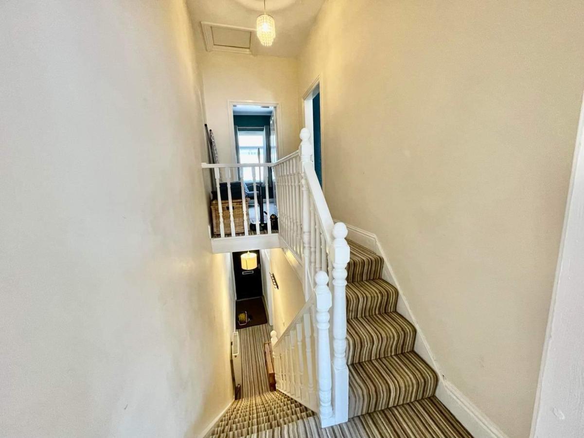 Spacious 3 Bedroom Retreat For Professionals Kingston upon Hull Exterior photo